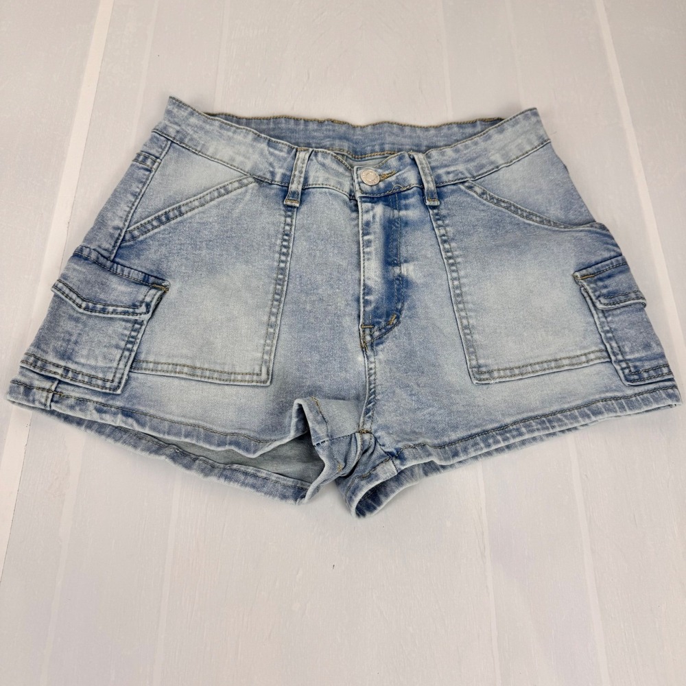 Shein Women's Denim Cargo Shorts Light Wash Size 30 (W26) Stretch Medium Rise